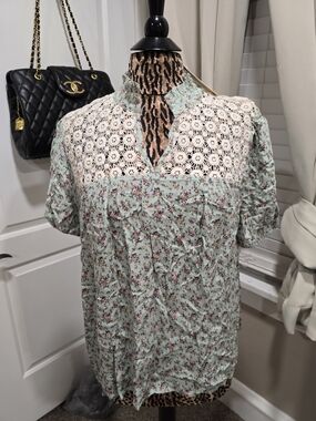 everleigh Mint Floral Lace Yoke Short Sleeve Blouse